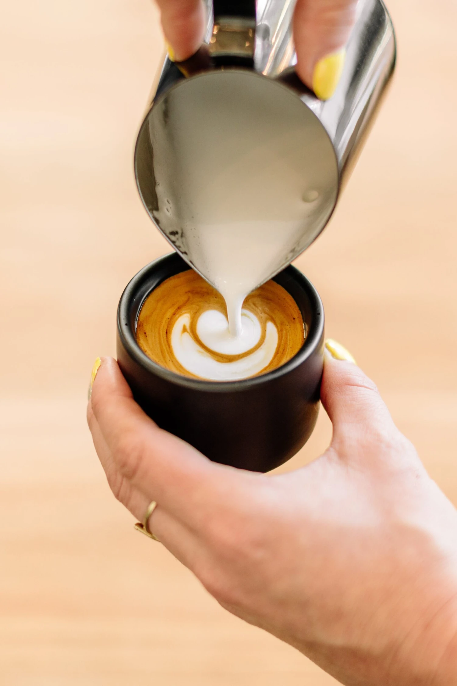 Fellow Eddy Steaming Pitcher 12oz - Graphite 4 Fellow Eddy Steaming Pitcher 12oz - Graphite - Image 2