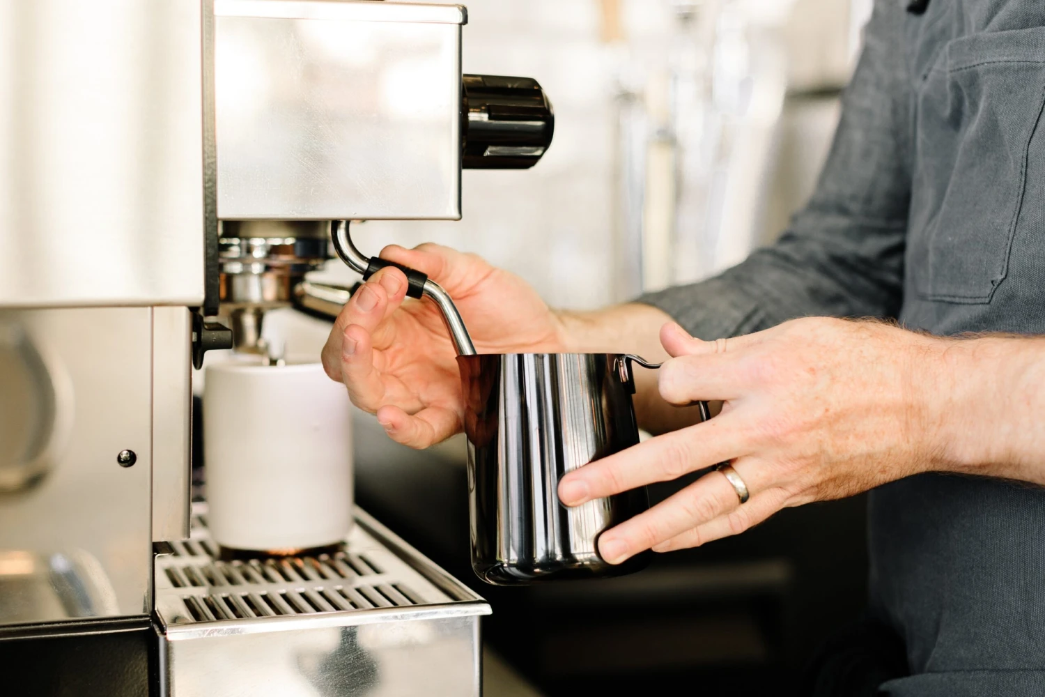 Fellow Eddy Steaming Pitcher 12oz - Graphite 5 Fellow Eddy Steaming Pitcher 12oz - Graphite - Image 3