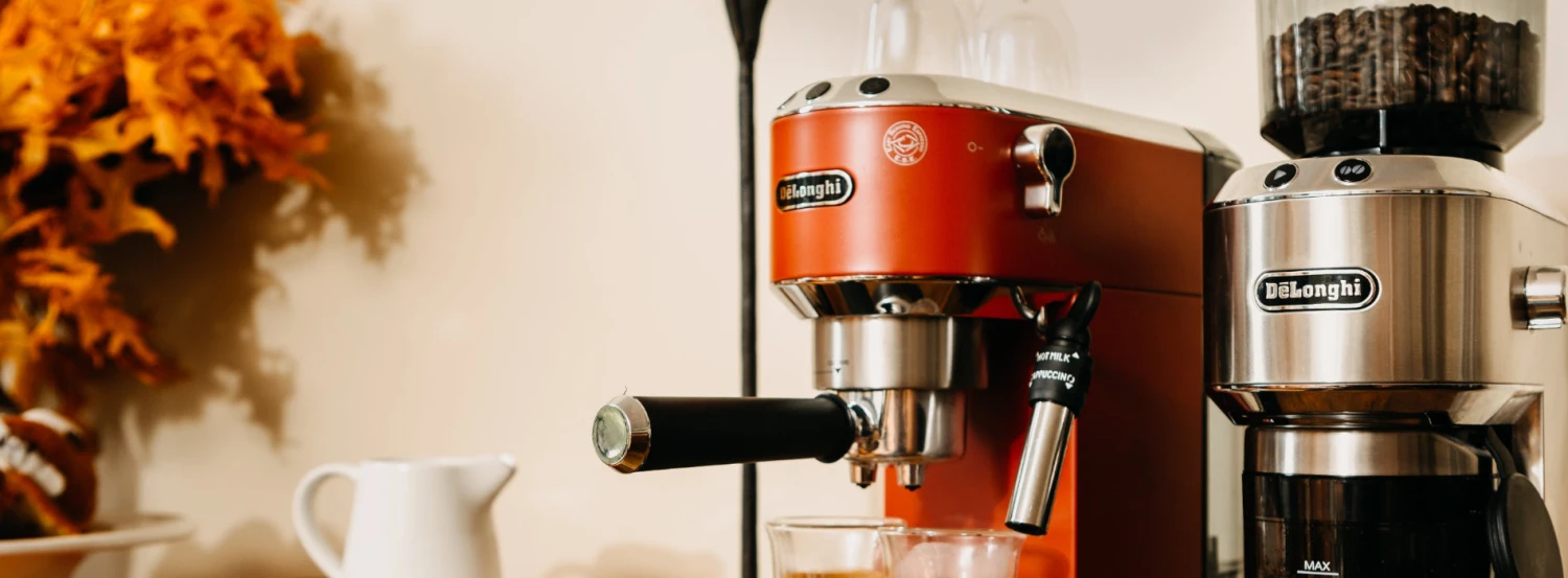 DeLonghi EC685R Dedica DeLuxe Pump Espresso Machine - Red - Image 11