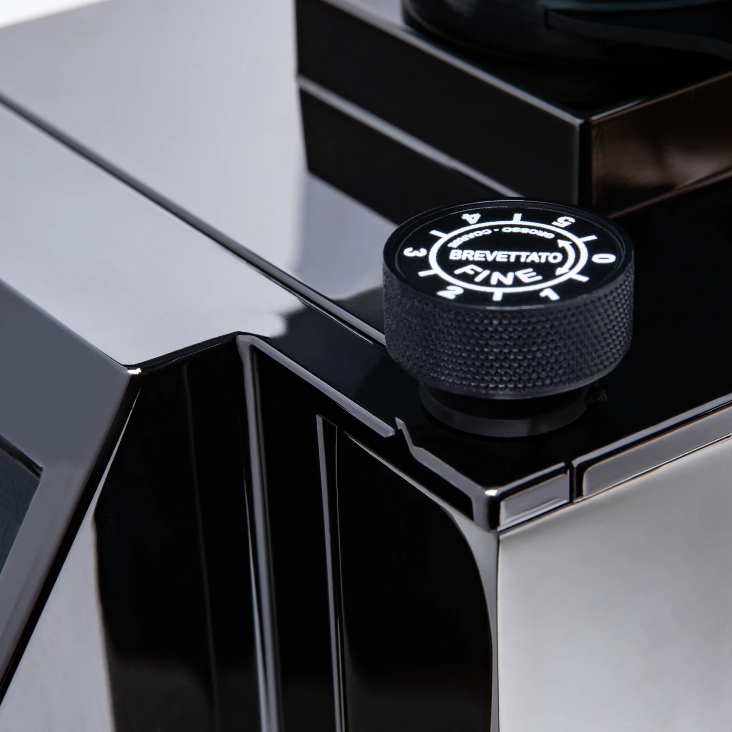 Eureka Mignon Specialita Espresso Grinder In Black Chrome - Image 6