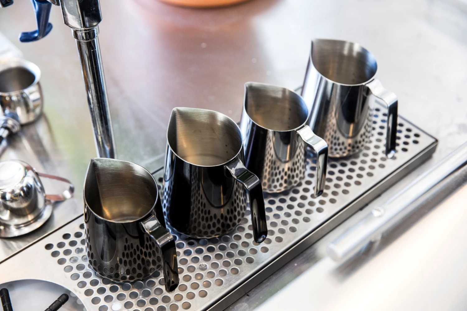 Fellow Eddy Steaming Pitcher 12oz - Polished Steel - Image 5