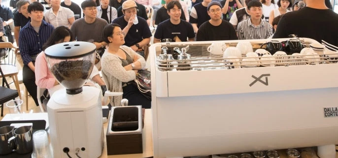 Dalla Corte XT Classic Espresso Machine - 3-Group White Oak 9 Dalla Corte XT Classic Espresso Machine - 3-Group White Oak - Image 7